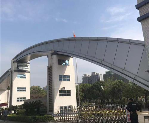 中山职业技术学院东南门铝单板校门